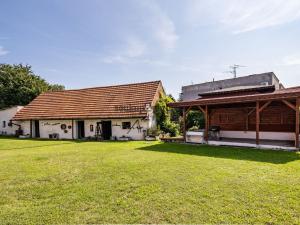 Prodej rodinného domu, Běrunice, V Koutě, 222 m2
