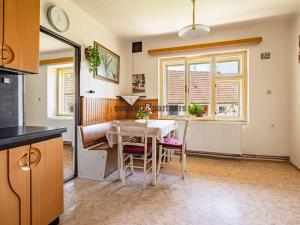Prodej rodinného domu, Běrunice, V Koutě, 222 m2