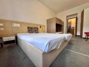 Pronájem bytu 1+1, Praha - Smíchov, U Santošky, 45 m2