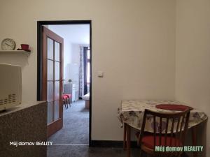 Pronájem bytu 1+1, Praha - Smíchov, U Santošky, 45 m2
