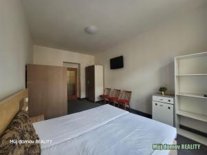Pronájem bytu 1+1, Praha - Smíchov, U Santošky, 45 m2