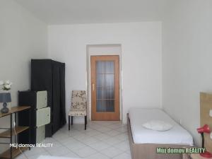 Pronájem bytu 1+1, Praha - Smíchov, U Santošky, 45 m2