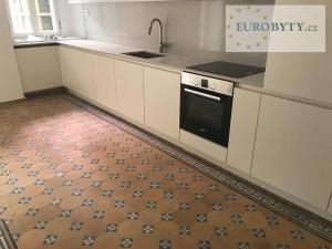 Pronájem atypického bytu, Praha - Vinohrady, U Havlíčkových sadů, 131 m2
