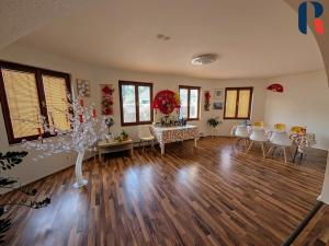 Pronájem rodinného domu, Třebotov, V Zálesí, 350 m2
