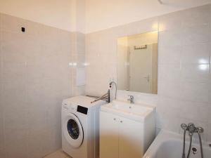 Pronájem bytu 2+kk, Praha - Holešovice, Na Maninách, 52 m2