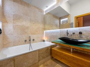 Pronájem bytu 3+kk, Praha - Dejvice, Velvarská, 104 m2