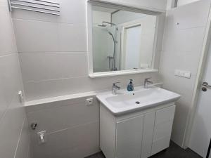 Prodej bytu 3+1, Hradec Králové, třída Edvarda Beneše, 84 m2