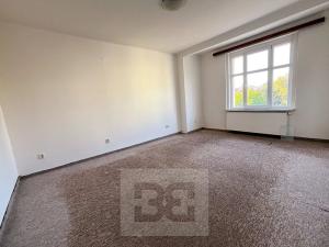 Pronájem bytu 3+1, Karlovy Vary, Majakovského, 97 m2