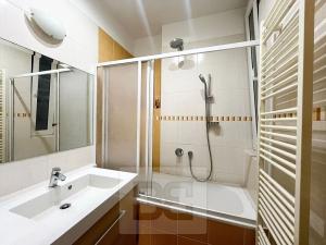 Pronájem bytu 3+1, Karlovy Vary, Majakovského, 97 m2