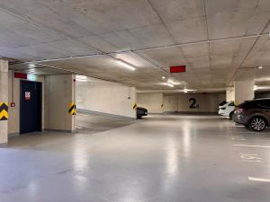 Pronájem garážového stání, Pardubice, Smilova, 13 m2