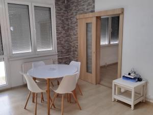 Pronájem bytu 3+1, České Budějovice, Průběžná, 55 m2