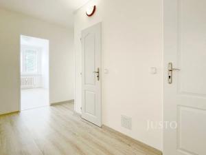 Pronájem bytu 3+1, Praha - Kobylisy, Akátová, 62 m2