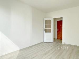 Pronájem bytu 3+1, Praha - Kobylisy, Akátová, 62 m2