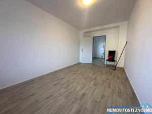 Pronájem bytu 2+kk, Znojmo, nám. Kpt. Otm. Chlupa, 42 m2