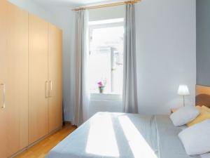 Pronájem bytu 2+kk, Praha - Vinohrady, Na Kozačce, 60 m2