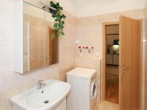 Pronájem bytu 2+kk, Praha - Vinohrady, Na Kozačce, 48 m2