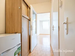 Pronájem bytu 1+kk, Praha - Záběhlice, Jahodová, 33 m2