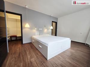 Pronájem bytu 3+kk, Praha - Břevnov, U vojenské nemocnice, 77 m2