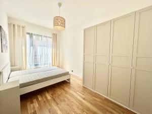 Pronájem bytu 2+kk, Praha - Smíchov, Grafická, 58 m2