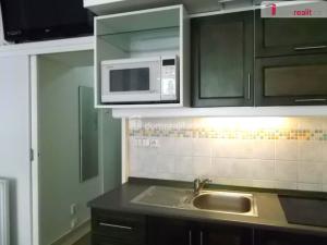 Pronájem bytu 1+kk, Praha - Vinohrady, Kolínská, 33 m2