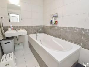 Pronájem bytu 2+kk, Olomouc, Wellnerova, 58 m2