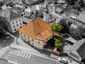 Prodej činžovního domu, Sadská, Palackého nám., 549 m2