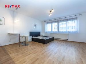 Pronájem bytu 1+kk, Praha - Stodůlky, Sluneční náměstí, 33 m2