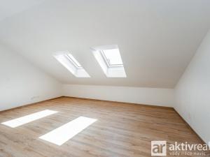 Pronájem bytu 1+kk, Ovčáry, Na Bulánce, 32 m2