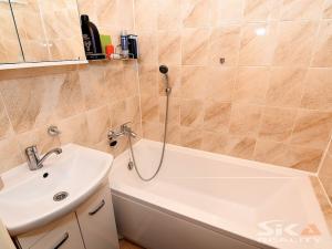 Prodej bytu 2+1, Louny, 28. října, 49 m2