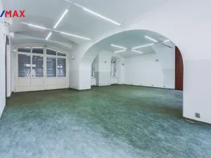 Pronájem obchodního prostoru, Praha - Staré Město, Staroměstské náměstí, 350 m2