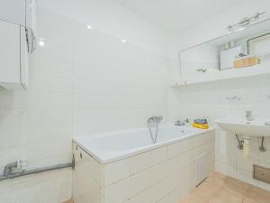 Prodej bytu 1+1, Praha - Žižkov, Lucemburská, 53 m2