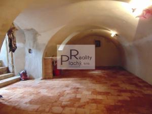 Prodej historického objektu, Znojmo - Oblekovice, 1530 m2