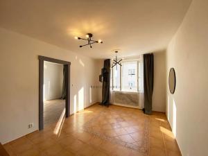 Pronájem bytu 2+kk, Praha - Žižkov, Radhošťská, 50 m2