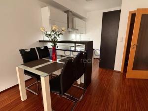 Pronájem bytu 2+kk, Praha, Kabešova, 56 m2