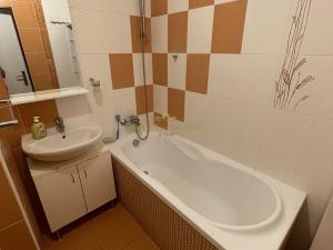 Pronájem bytu 2+kk, Praha - Ruzyně, Žukovského, 42 m2