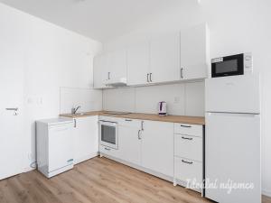Pronájem bytu 2+kk, Praha - Kyje, Za černým mostem, 58 m2