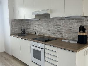 Pronájem bytu 1+kk, Praha - Modřany, Rorýsová, 39 m2