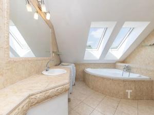 Prodej bytu 4+kk, Lysice, Horní náměstí, 147 m2