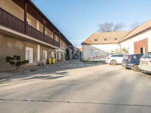 Pronájem komerčního pozemku, Hostivice, nám. 1. máje, 127 m2