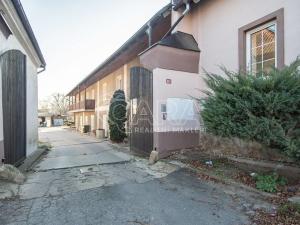 Pronájem komerčního pozemku, Hostivice, nám. 1. máje, 127 m2