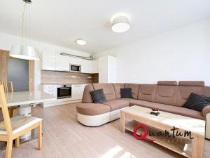 Prodej bytu 2+kk, Praha - Uhříněves, Oty Bubeníčka, 46 m2