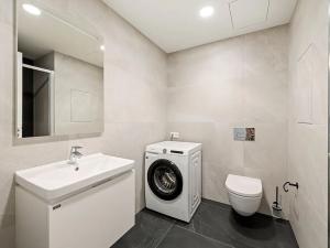 Pronájem bytu 2+kk, Praha, Výstavní, 55 m2
