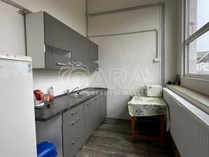 Prodej skladu, Luby, 1700 m2