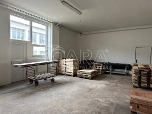 Prodej skladu, Luby, 1700 m2