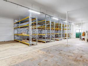 Prodej skladu, Luby, 1700 m2