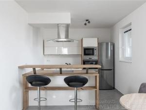 Pronájem bytu 2+kk, Praha - Horní Měcholupy, Mantovská, 67 m2