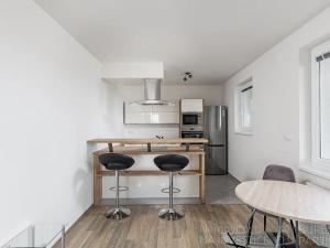 Pronájem bytu 2+kk, Praha - Horní Měcholupy, Mantovská, 67 m2