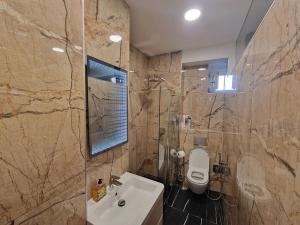 Prodej bytu 2+kk, Praha - Malá Strana, Hellichova, 58 m2
