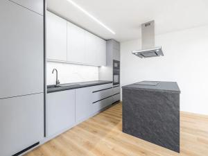 Prodej bytu 3+kk, Praha - Kobylisy, Mirovická, 74 m2