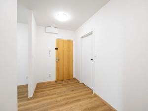 Prodej bytu 3+kk, Praha - Kobylisy, Mirovická, 74 m2